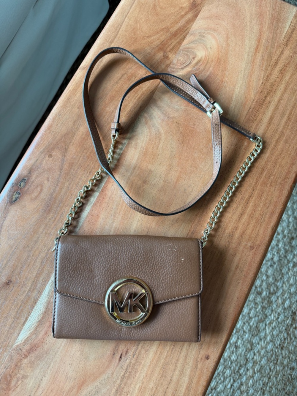 MICHAEL KORS VANNA LG PHONE MINI CROSSBODY CLUTCH